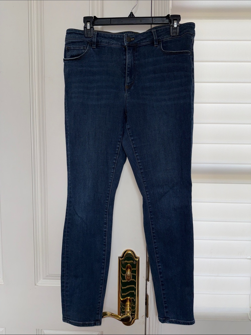 Ann Taylor Dark Blue Skinny Jeans in size 10 Curvy Fit